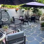Hotel Le Crist'al, Et Restaurant, Partiellement Climatisé, En Front De Et Centre 3*