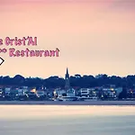 Hotel Le Crist'al, Et Restaurant, Partiellement Climatisé, En Front De Et Centre 3*