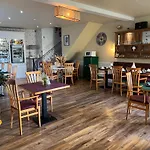 Le Crist'al, Et Restaurant, Partiellement Climatisé, En Front De Et Centre 3*