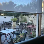 Le Crist'al, Et Restaurant, Partiellement Climatisé, En Front De Et Centre