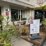 Le Crist'al, Et Restaurant, Partiellement Climatisé, En Front De Et Centre Hotel 3*