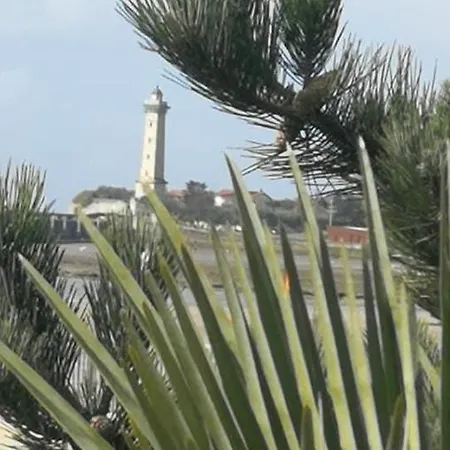 Le Crist'al, Climatise, Front De Mer, Proche Du Centre Ville, Et Solution De Restauration 酒店 3*