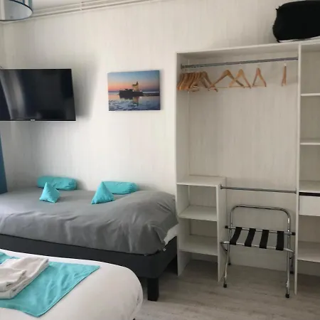 Le Crist'al, Et Restaurant, Partiellement Climatisé, En Front De Et Centre Hotel 3*