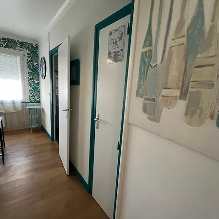 Hotel Le Crist Al, Front De Mer, Chambres Climatisees Et Son Studio Non Climatise, Proche Du Centre Ville ホテル