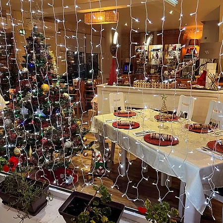 Otel Le Crist'al, De Charme, Partiellement Climatise, En Front De