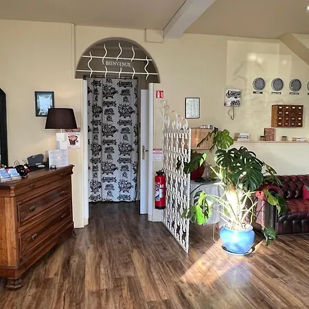 Le Crist'al, Et Restaurant, Partiellement Climatisé, En Front De Et Centre 3*