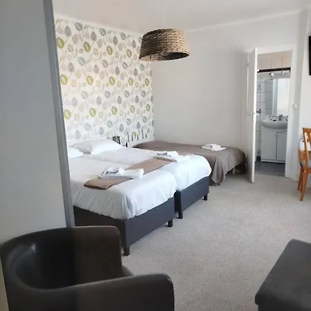 Hotel Le Crist Al, Front De Mer, Chambres Climatisees Et Son Studio Non Climatise, Proche Du Centre Ville ホテル