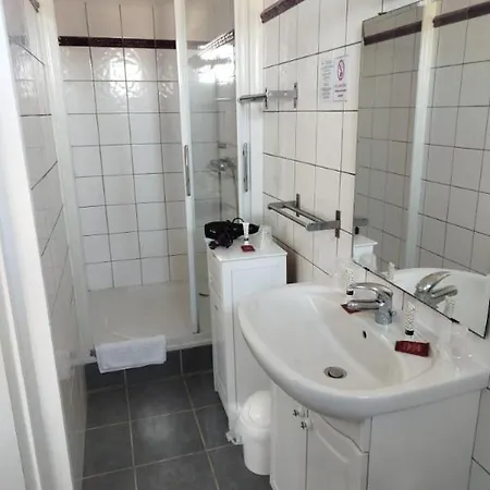 Le Crist'al, Climatise, Front De Mer, Proche Du Centre Ville, Et Solution De Restauration 酒店 3*