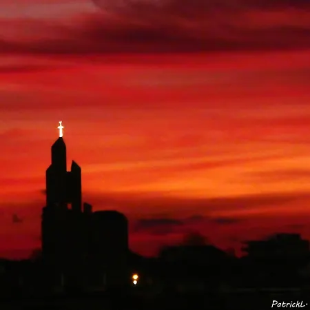Otel Le Crist'al, De Charme, Partiellement Climatise, En Front De