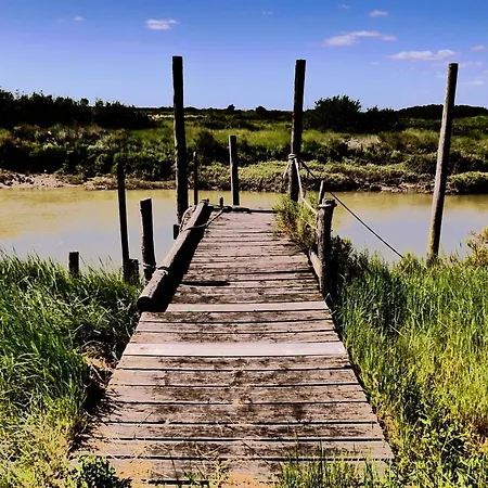 Le Crist'al, Climatise, Front De Mer, Proche Du Centre Ville, Et Solution De Restauration 酒店 3*