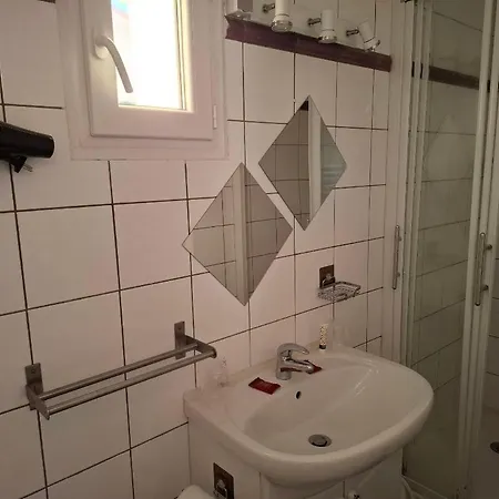 Le Crist'al, Et Restaurant, Partiellement Climatisé, En Front De Et Centre Hotel 3*