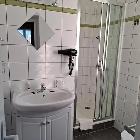 Hotell Le Crist Al, Front De Mer, Climatisees Et Son Non Climatise, Proche Du Centre 3*