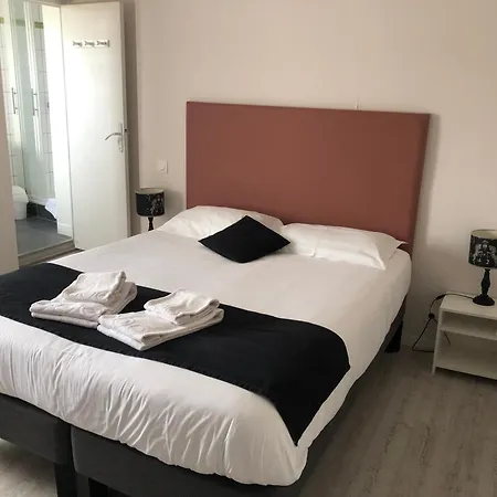 Le Crist'al, Familial, Climatise, En Front De Hotel