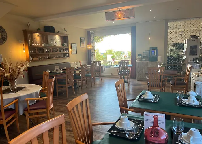 Le Crist'al, Climatise, Front De Mer, Proche Du Centre Ville, Et Solution De Restauration Hotel