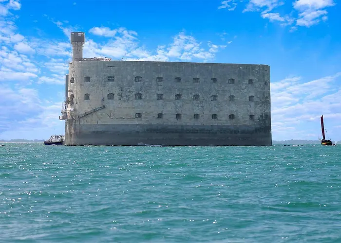 Hotel Le Crist'al, Climatise, Front De Mer, Proche Du Centre Ville, Et Solution De Restauration 3*